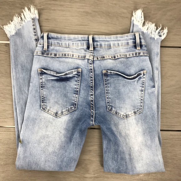 Revamped denim cropped jean embroidered roses 00 - Picture 5 of 12